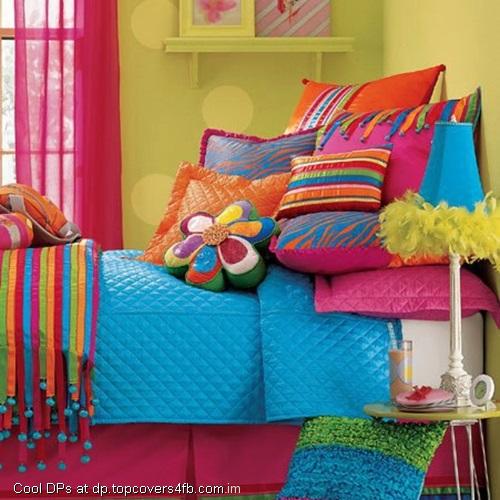 Colorful-Bedroom-Dsiplay-Picture