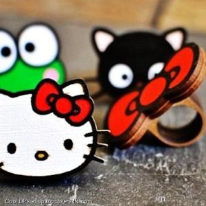 Cute-White-Hello-Kitty-Rings-Display-Picture