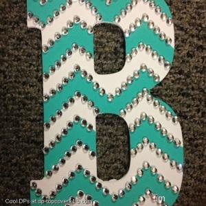 Green-And-White-Letter-B-Display-Picture