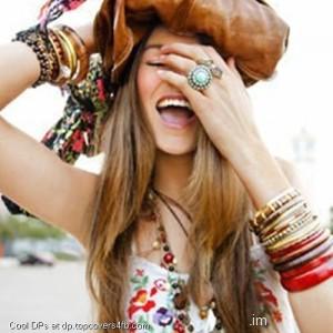 Stylish-Bracelet-And-Rings-Display-Picture