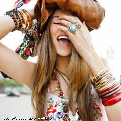 Stylish-Bracelet-And-Rings-Display-Picture