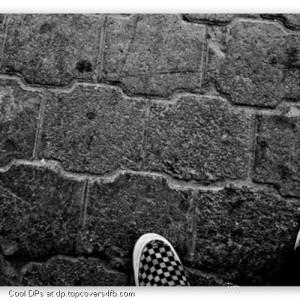 Black-And-White-Check-Shoe-Display-Picture