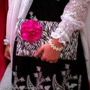 Black-And-White-Clutch-Display-Picture