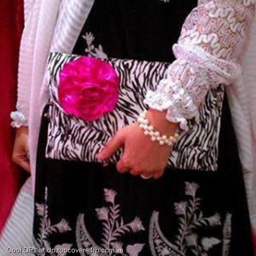 Black-And-White-Clutch-Display-Picture