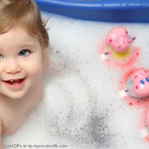 Cute-Baby-Bath-Display-Picture