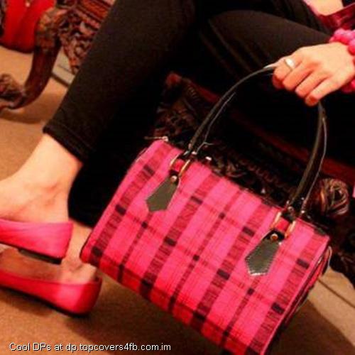 Pink-Handbag-Style-Display-Picture