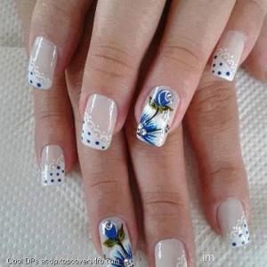 Shinning-Hands-White-Nail-Art-Display-Picture