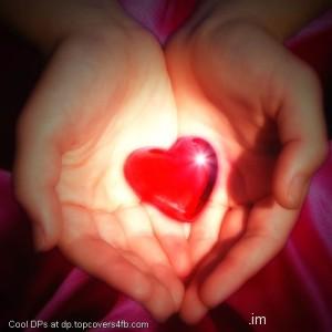 Small-Heart-In-Hands-Display-Picture