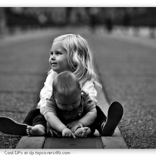Sweet-Boy-And-Girl-On-street-Display-Picture