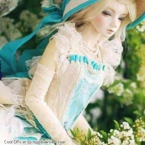 White-And-Green-Doll-Display-Picture