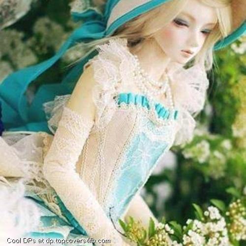 White-And-Green-Doll-Display-Picture