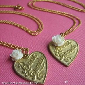 Best-Friends-Pendant-Display-Picture