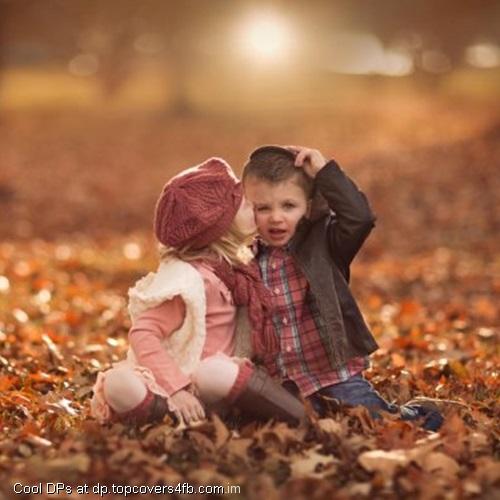 Cute-Girl-Kiss-Boy-Fall-Leaves-Display-Picture