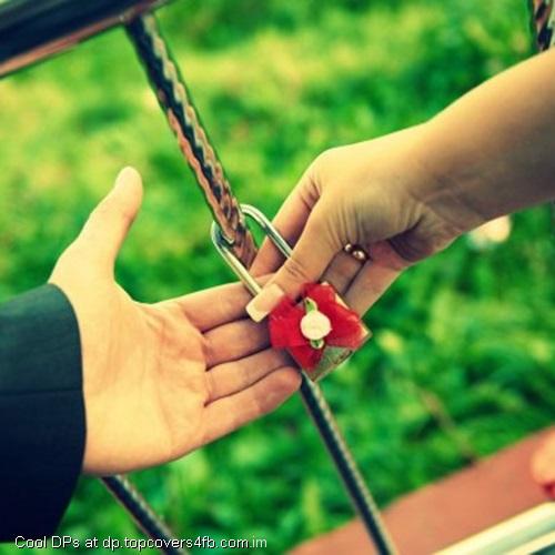Love-Lock-Couple-Hands-Display-Picture