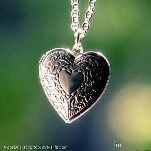 Silver-Heart-Locket-Display-Picture