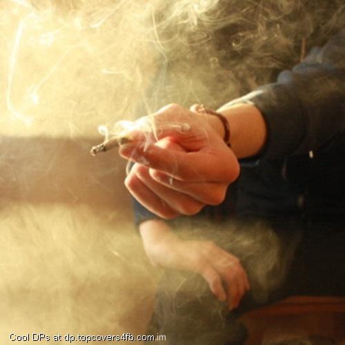 Smoking-Cigarette-Display-Picture