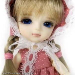 Winter-Pink-Doll-Display-Picture
