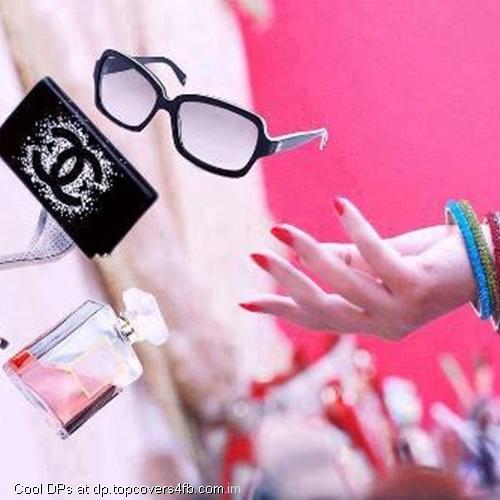 Perfumes-Glasses-And-Make-Up-Display-Picture