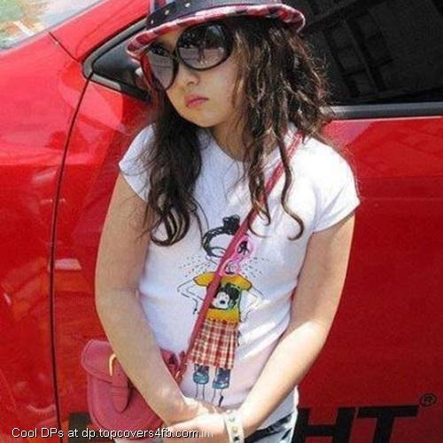 Stylish-Girl-Car-And-Bag-Display-Picture