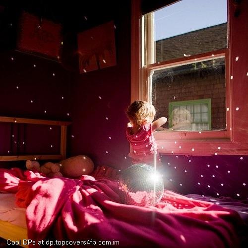 Beautiful-Window-Girl-Display-Picture