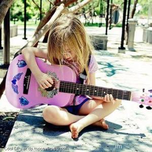Singing-Guitar-Girl-Display-Picture