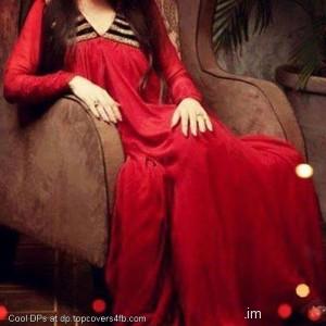 Beautiful-Red-Dress-Display-Picture