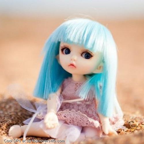 Blue-Hair-Doll-Sitting-At-Sand-Display-Picture