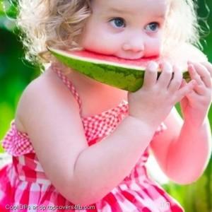 Cute-Girl-Eating-Watermelon-Display-Picture