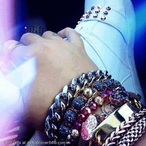 Stylish-Bands-Hand-Display-Picture