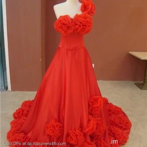 Beautiful-Evening-Dress-Red-Color-Display-Pictures