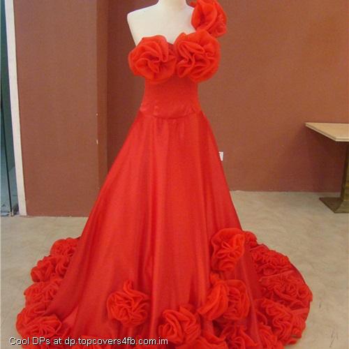 Beautiful-Evening-Dress-Red-Color-Display-Pictures