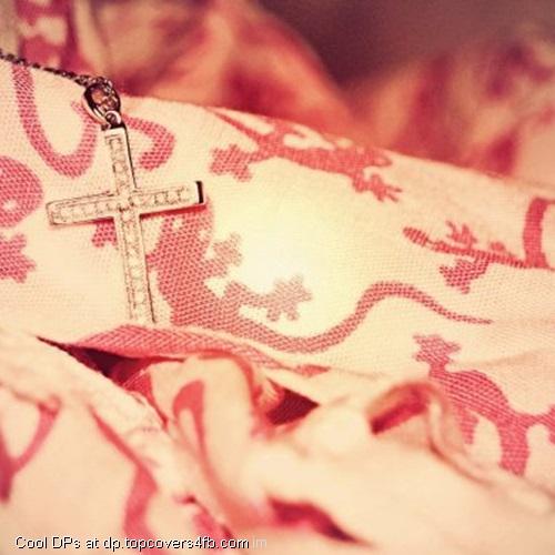 Diamond-Cross-Pendant-DisplayPicture