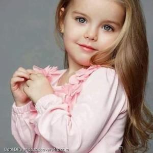 Green-Eyes-Cute-Girl-Display-Picture