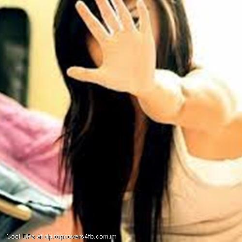 Hide-Behind-Hand-Display-Picture