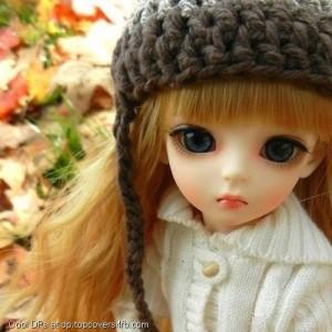 Lovely-Hat-Doll-Display-Picture