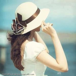 Stylish-White-Hat-Girl-Display-Picture