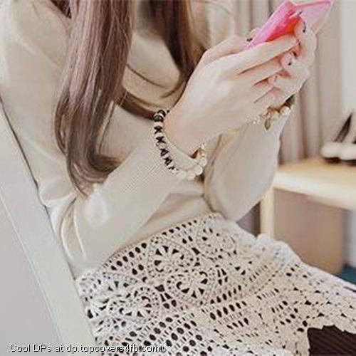 Cell-Phone-Girl-Display-Picture