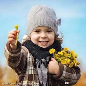 Cute-Girl-With-Spring-Flowers-Display-Picture