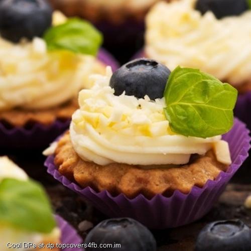 Sweetness-Cream-Blueberries-Cake-Display-Picture