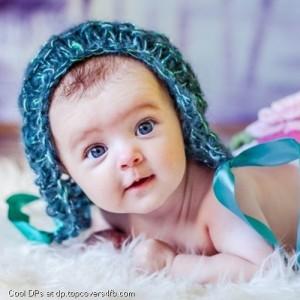 Baby-In-Funny-Knitted-Hat-Display-Picture
