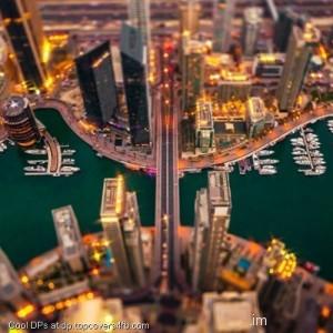 Dubai-Buildings-And-Boat-Display-Picture